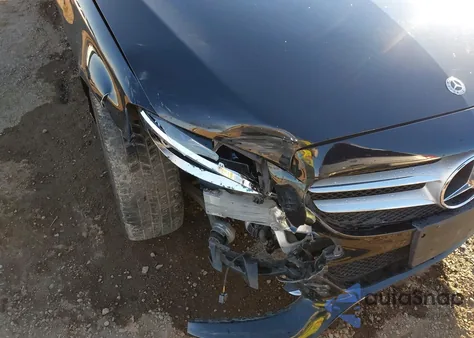 2018 Mercedes-Benz C 300 из США, поврежденный, VIN 55SWF4JB5JU246284